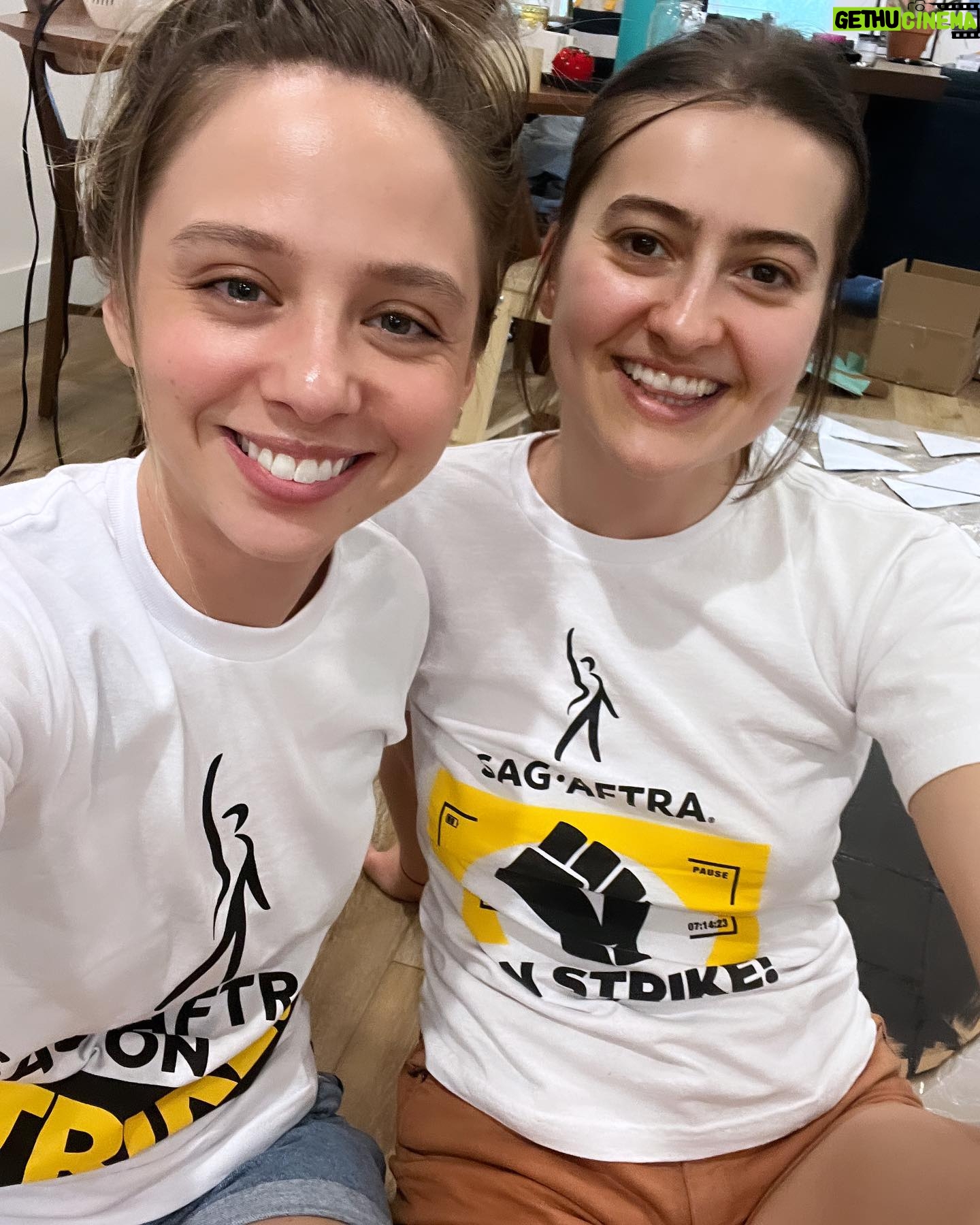 Anna Lore - 1.2K Likes - Sending love to our #negotiatingcommittee #NegCom today! #onedaylongeronedaystronger (so many crafts in the background)
