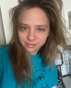 Anna Lore Instagram - I sent the first pic to @ryrynemnem and he referred to it later in conversation as “that girl” …..who?!! you mean me????? In my natural state?? How I always look?!