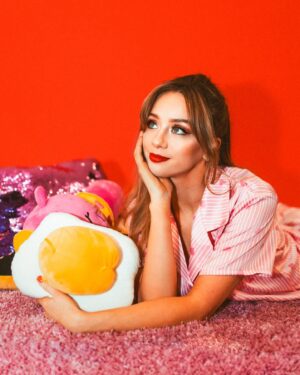 Anna Lore Instagram - ❤️🍷💋 Happy Valentine’s Day!🎁🌹💔 gorgeous photos by @mayapologies and makeup by @alondraexcene