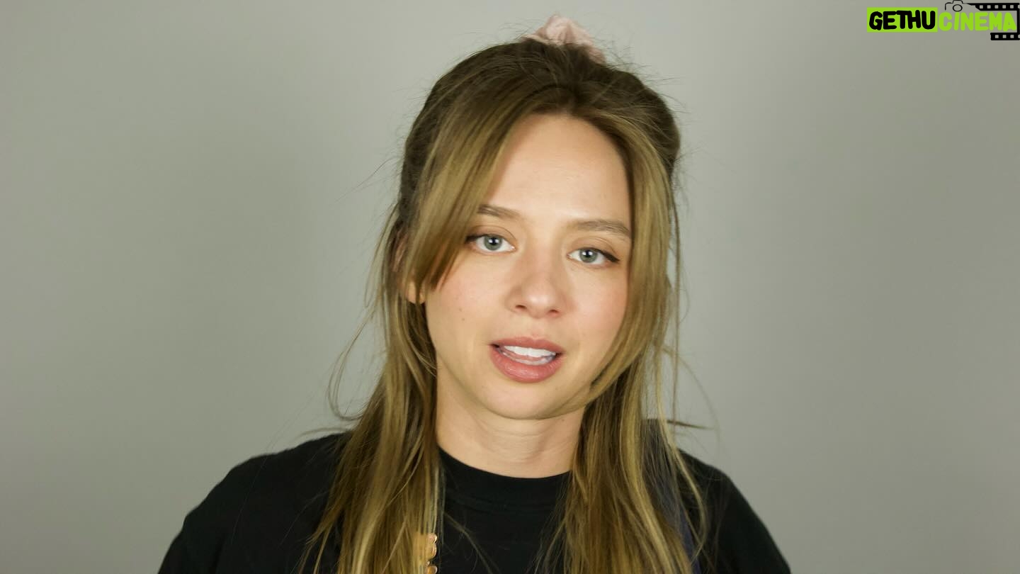 Anna Lore - 1.3K Likes - Here’s a photo I accidentally took of myself while self taping! Happy Friday!!