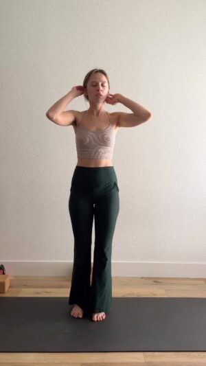 Anna Lore Instagram - todays yoga was really special for me. I’ve been on kind of a journey with my self diagnosed hypermobility. It’s taken me a really long time to get my foot, arch, knee and hip to behave all together. Finally I have some stability from the ground up. If you feel like you always injure yourself when you start a new workout, like you can’t build muscle the way others can, like you’re really flexible in some ways but very tight in others, I’ll tag some resources in the comments.