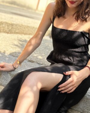 Anna Maiche Instagram - @whimsyandrow has done it again 🫶🏼
This three in one dress is 100% linen and made from flax plant fibers. It can be worn with thin straps, puffy sleeves, or totally sleeveless, making it three in one which meeeeans more options in one dress which meeeeans less buying from fast fashion brands for different looks. I am constantly in awe of how well Whimsy and Row combine sustainability, fashion, and quality- yippee! Thank you @whimsyandrow fam! ❤️
(Last pic is how I feel about not being able to pet every single cat I saw today)