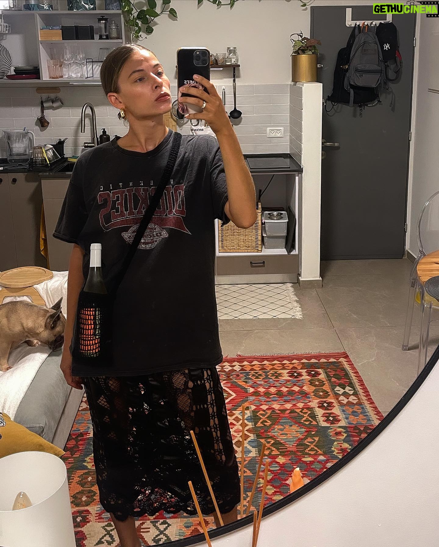 Anna Okuneva - 500 Likes - Хочу модно одеваться, а не вот это вот все.
П.С. да-да, у меня рабочая только одна сторона. И что вы мне сделаете ?))