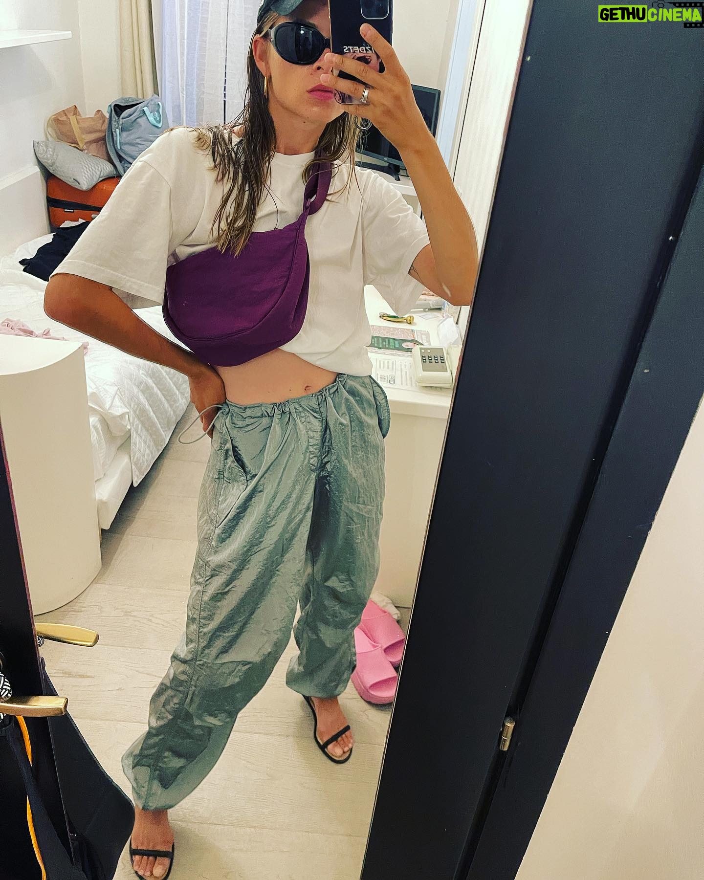Anna Okuneva - 500 Likes - Хочу модно одеваться, а не вот это вот все.
П.С. да-да, у меня рабочая только одна сторона. И что вы мне сделаете ?))