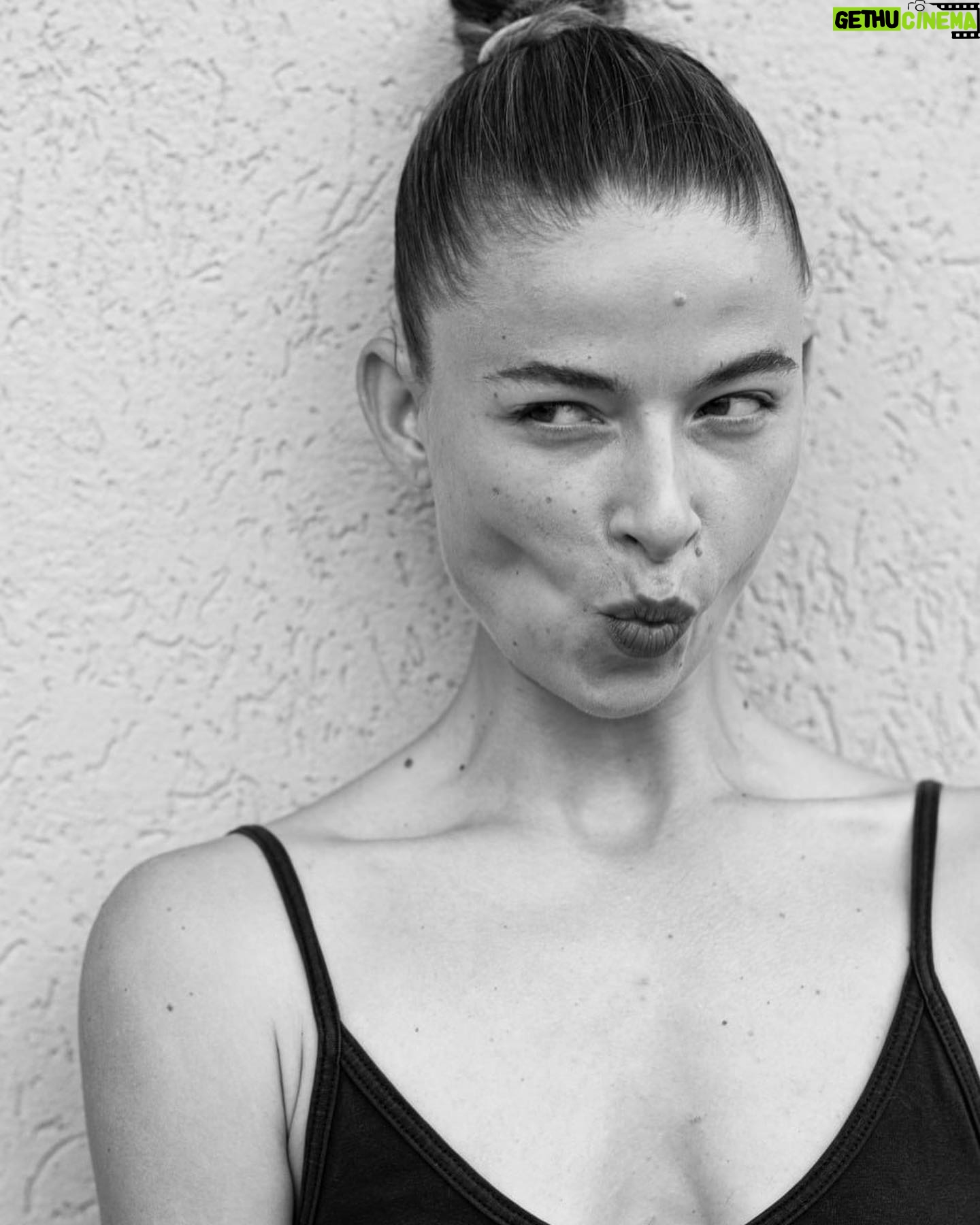Anna Okuneva - 881 Likes - Это Анечка и это ее хэдшот, ибо Анечка уже не та, что была раньше
Фотограф @shelukhin
Все остальное бай ми