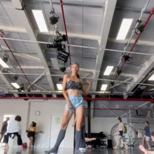 Anna Okuneva Instagram - Прошел еще один месяц гаги.
По традиции сохраняю импро после уроков на память.
И продолжаю думать как мне развить свое тело и идти в свои страхи.
