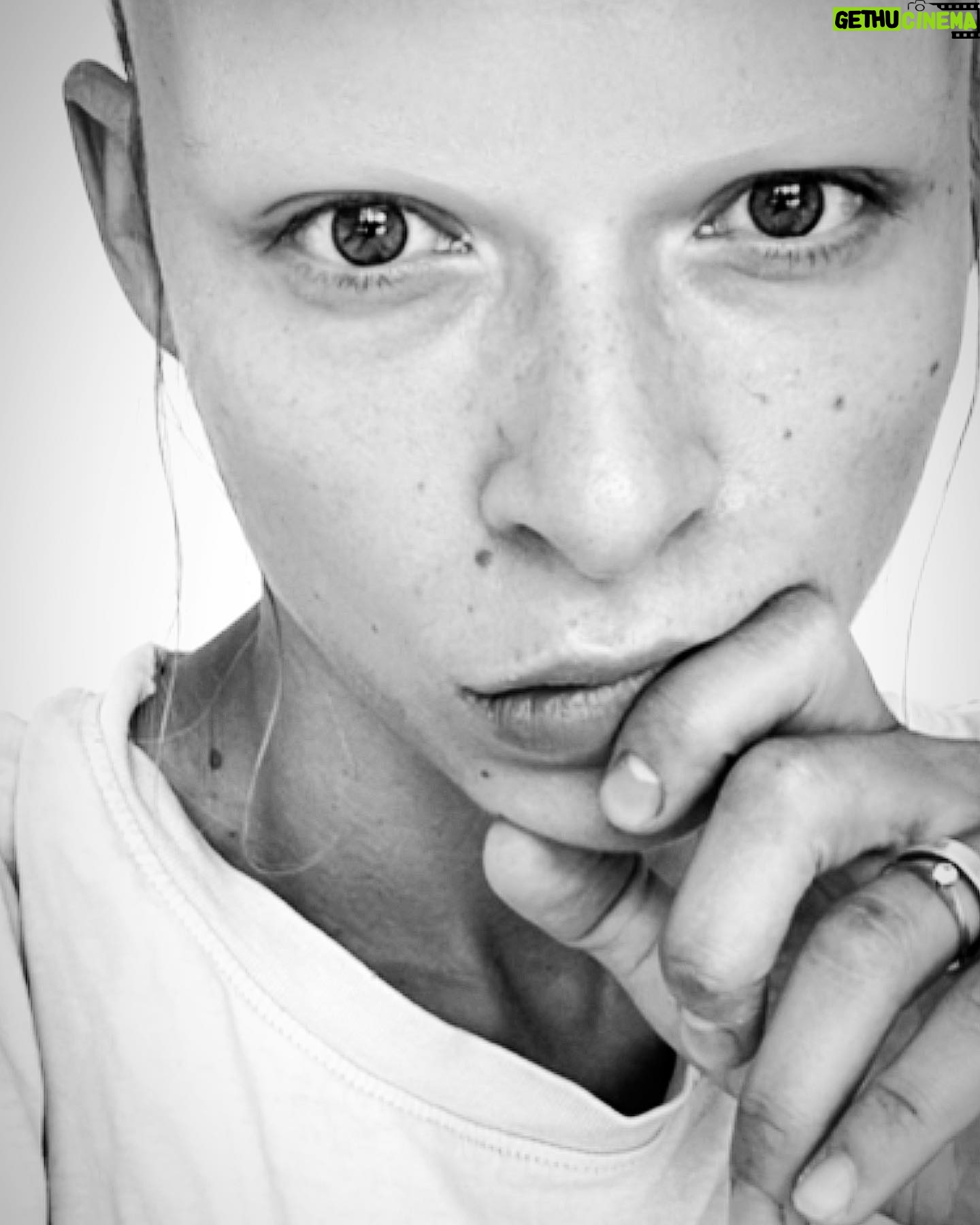 Anna Okuneva - 865 Likes - От нечего делать уже не знаешь, что с собой сделать )))
Хорошо, что «нечего делать» - это временно.
Хорошо, что чтобы с собой «что-то сделать» есть фильтры )))
Enjoy