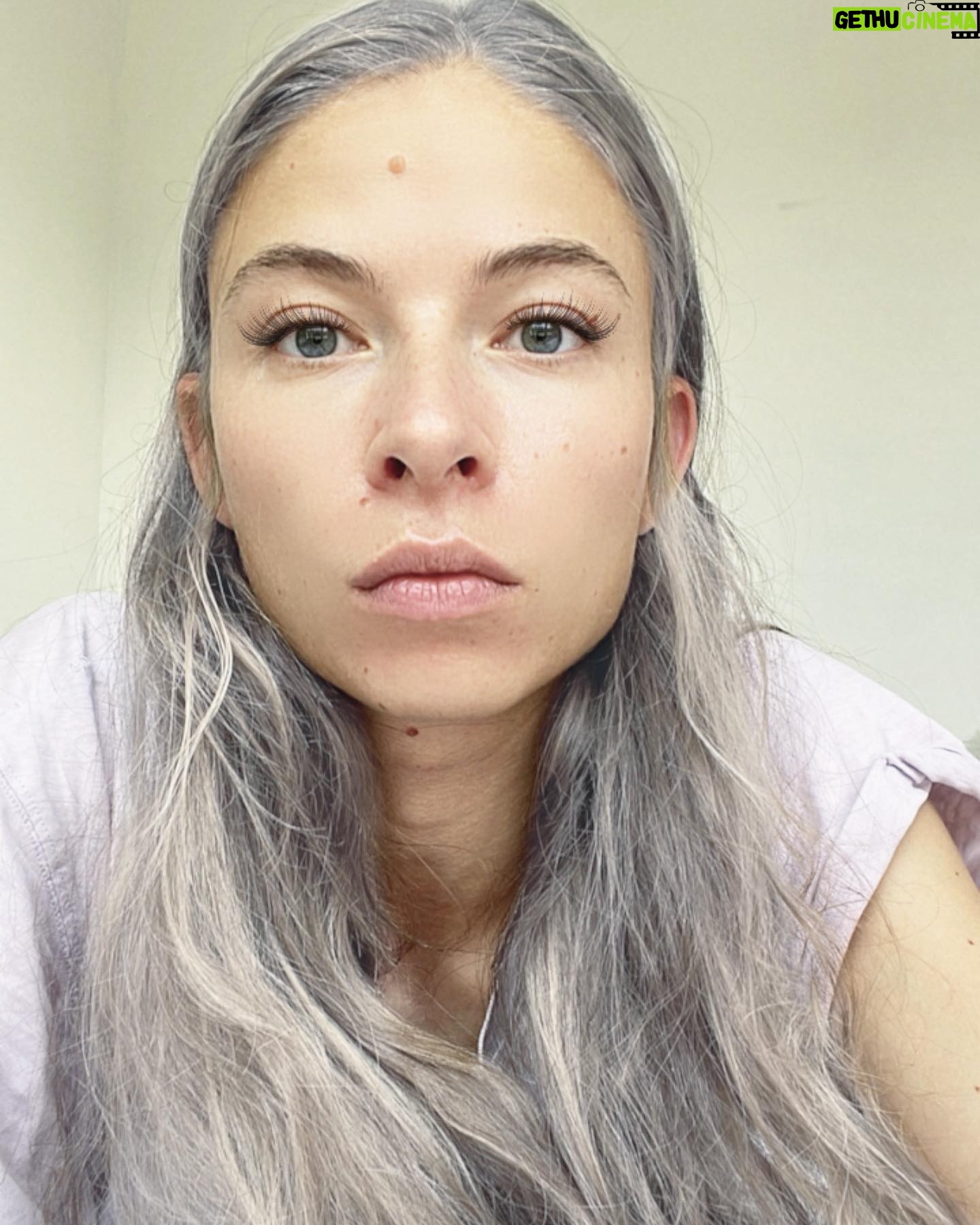 Anna Okuneva - 865 Likes - От нечего делать уже не знаешь, что с собой сделать )))
Хорошо, что «нечего делать» - это временно.
Хорошо, что чтобы с собой «что-то сделать» есть фильтры )))
Enjoy