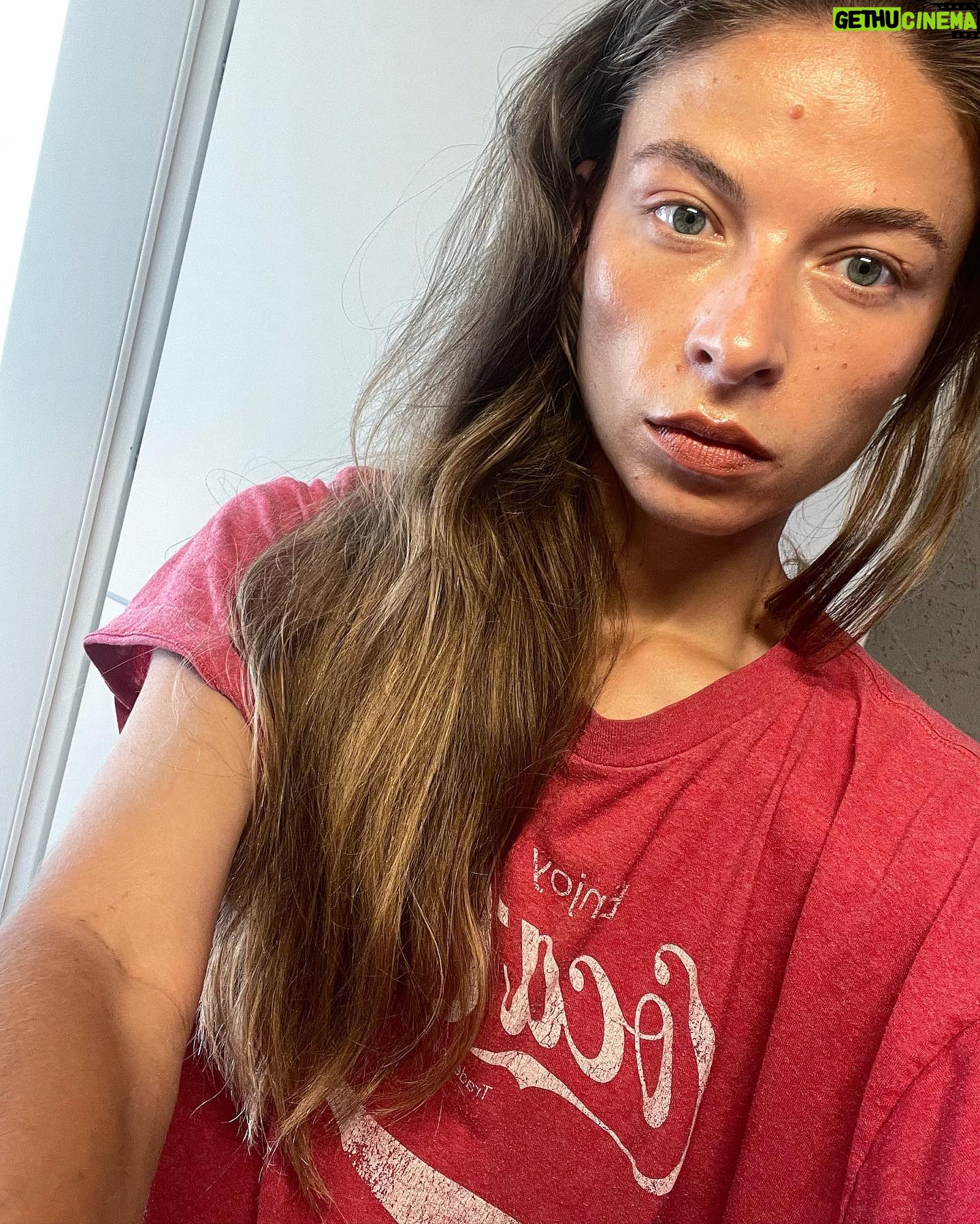 Anna Okuneva - 556 Likes - Too much difference between me and me