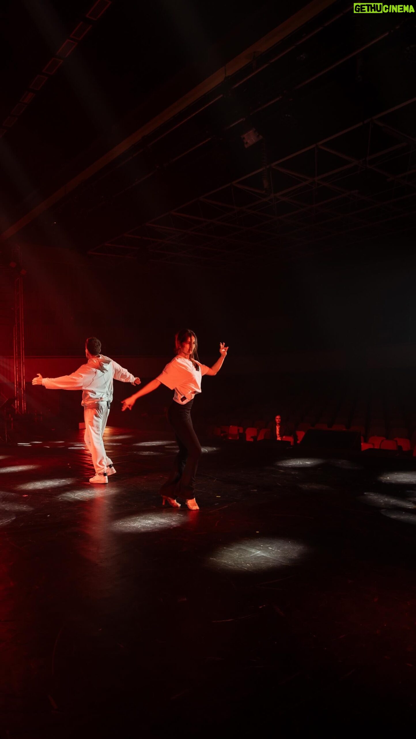 Anna Riebauerová - 1.3K Likes - @leosmares turné v rozjezdu💥 3/19.
@leosmaresdancers
@anetantosova
✨
#dance #show #dancer #dancevideo #showtime #latino #samba #tanec #czech #performance