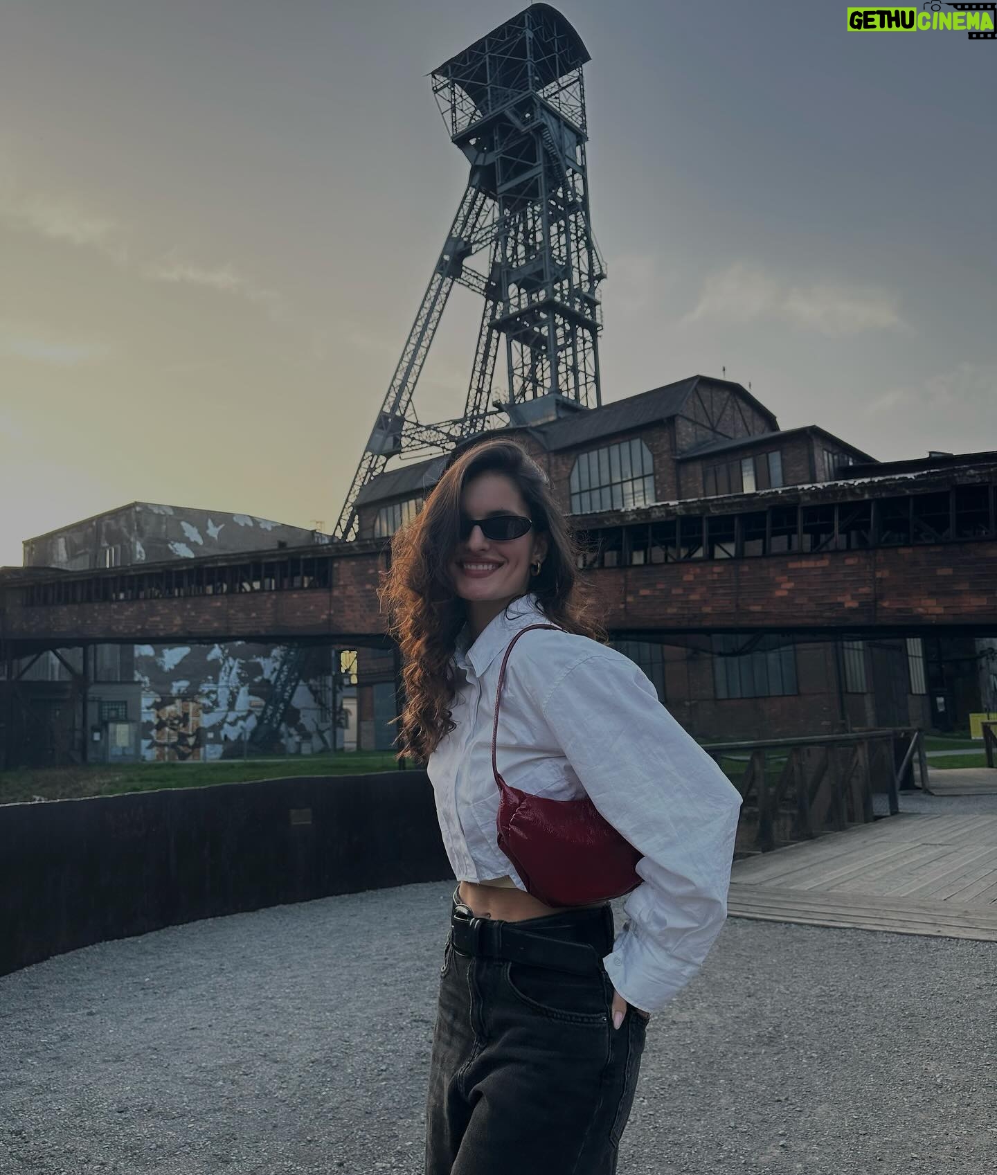Anna Riebauerová - 0.9K Likes - felt like its Colours of Ostrava again🤘🏼.
*toulky před show. dnes opět!💃🏻