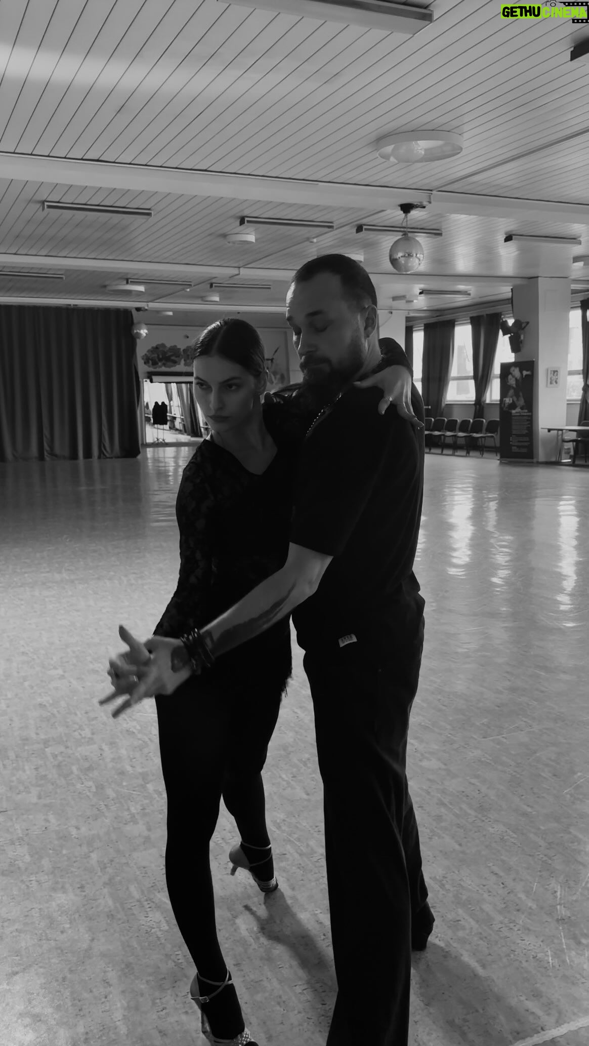 Anna Riebauerová - 851 Likes - cooking process s Vobíkem🧑🍳
& more to come🫶🏻
#samba #choreography #dancevideo #latino #latina #tanec #czechdancer #latin #dance #style #life