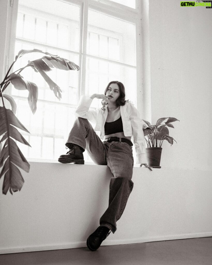 Actress Anna Riebauerová HD Instagram Photos and Wallpapers April 2024 ...