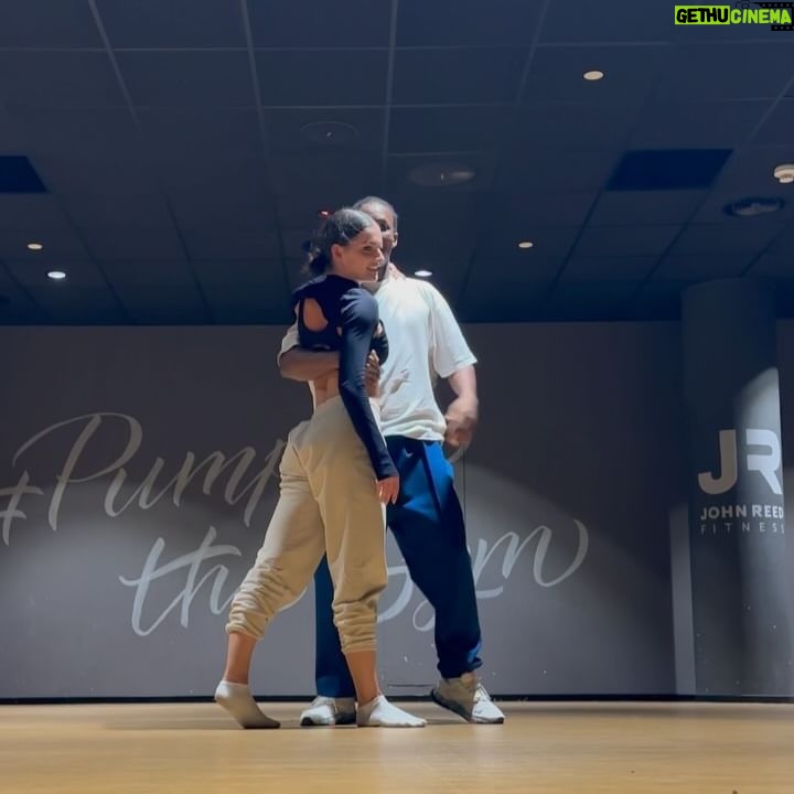 Anna Riebauerová - 1K Likes - A love letter to my beloved friends🤍 I love you & I am beyond grateful for you.
Latest foto vzpomínky - 2024 je zatím nádhernej rok, navzdory mnoha ošklivostem, hlavně díky takovým setkáním, jako jsou tato (škoda, že mě tu insta omezuje na deset snímků🥺). Je naplňující vidět se s přáteli, na které jsem, mou chybou, neměla nikdy tolik času. A být s nimi i duchem, vnímat je. Ne jen z “povinnosti” hodit společný kafe, aby se neřeklo. Je tak krásný prožívat s váma přítomný okamžiky a pak odcházet nabitá na další dny. Děkuju, že tu se mnou jste, miluju vás fakt moc🌸 a přeju vám, i všem ostatním, krásnýho Valentýna, ať ho trávíte jakkoliv a s kýmkoliv. Love, A.
@elipohlova @_katerina_van waiting for new pics, missing you so bad🥺