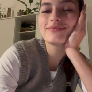 Anna Riebauerová Instagram - A love letter to my beloved friends🤍 I love you & I am beyond grateful for you.
Latest foto vzpomínky - 2024 je zatím nádhernej rok, navzdory mnoha ošklivostem, hlavně díky takovým setkáním, jako jsou tato (škoda, že mě tu insta omezuje na deset snímků🥺). Je naplňující vidět se s přáteli, na které jsem, mou chybou, neměla nikdy tolik času. A být s nimi i duchem, vnímat je. Ne jen z “povinnosti” hodit společný kafe, aby se neřeklo. Je tak krásný prožívat s váma přítomný okamžiky a pak odcházet nabitá na další dny. Děkuju, že tu se mnou jste, miluju vás fakt moc🌸 a přeju vám, i všem ostatním, krásnýho Valentýna, ať ho trávíte jakkoliv a s kýmkoliv. Love, A. 

@elipohlova @_katerina_van waiting for new pics, missing you so bad🥺