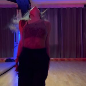Anna Riebauerová Instagram - l8est dance diary I wanna save here🌸

1. rumba s @jan_voborsky děkuju děkuju děkuju za náš taneční čas.
2. cooking🤫
3. safe space, kde dostaneš naservírovanou choreo i self-care. a to chceš🤍 jsi poklad @kristinatukan 
4. Impro na závěr heels choreo? Ann nemůže vynechat své batucadas favoritas😋
5. Fakt ten tanec miluješ, pokud si po večerech doma neimprovizuješ na tvou oblíbenou hudbu?👀
6. heat wave s @icybuchta 🔥
7. klasické předtréninkové naladění. Hehe)

#dancer #dance #latin #girl #diary #post