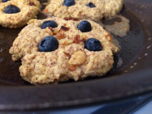 Anna Vocino Instagram - * Like this post, if you feel the same way
It's a beautiful day for pancakes. But…I don't eat carbs or sugar. What's that you say? BLUEBERRY FLAXSEED PANCAKES?! Why yes, yes indeed, thank you! Open up that Eat Happy cookbook to get the recipe: http://amzn.to/2gBvgXt
Link in Bio

#food #instagram #love #celiac #lowcarbrecipes #photography #glutenfree #happy #instadaily 

Organic Spice Mixes and Marinaras at Eat Happy Kitchen
EatHappyKitchen.com 🍅🌿🥩🌮