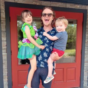 Anna Wood Instagram - You are at your BEST when you are fathering. “Dad” is the title you were meant for, and you stepped into your whole self when you became one. Being a dad unlocked the sweetest, dorkiest, silliest, most fun parts of you. And I just feel so lucky to have the best ever partner in giving these kids the greatest childhood. Happy Fathers Day, cutest boy from high school acting class. I love you.