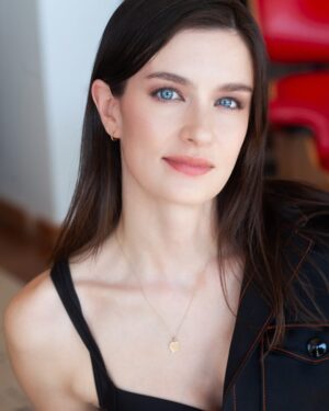 Anna Wood Instagram - My first headshots in YEARS and here’s what they’re serving:

1. MILF realness
2. Healthy skepticism 
3. I’ve got a secret & you don’t know what it is. (IYKYK)
4. What’s the age cap for “ingenue”?
5. You’ve gorgeous tits but I’m going to maintain respectful eye contact. 

Thank you so so much to the über talented @tim_geaney. 📸