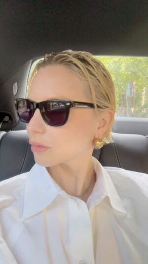 Annabelle Dexter-Jones Instagram - Merci ❥🇫🇷💞🚬🥐🧀💋

@patou