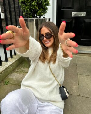 Anndya Simard Instagram - Hello London ✨🤍🇬🇧