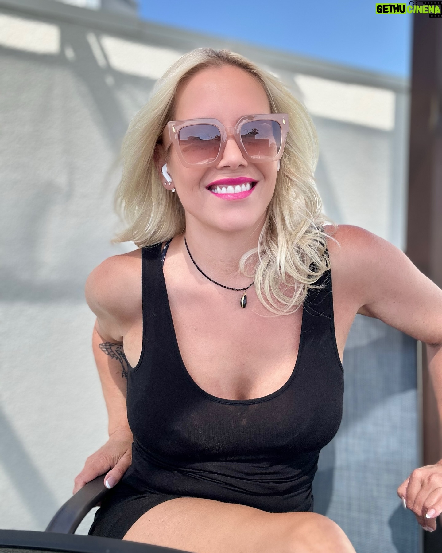 Anne Kukkohovi - 2.5K Likes - Tomorrow I’ve been here exactly 2 months. Feels like forever…in a good way. Got my social security, Cali ID, bank account, friends, shoots, parties, got used to use Fahrenheits, downloaded Waymo and now I’m ready for the next episode, thankjuuuu! 🥳