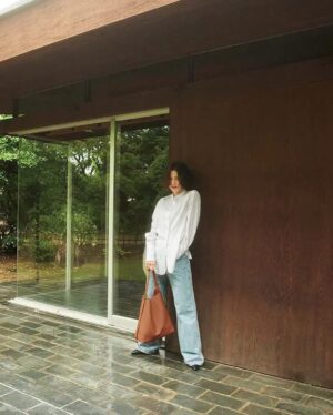 Anne Nakamura Instagram - 🤍🩶🤎
@otonamuse @louisvuitton