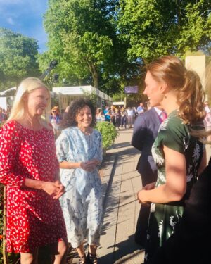 Anneka Rice Instagram - Getting ready for all the Chelsea coverage and remembering I had a garden in 2017 with @sarahravensgarden and Anita Roddick. Literally a major major highlight of my life. It was called the Anneka Rice Colour Cutting Garden. I mean! I loved every single moment of it, from getting up at 4am with Sarah to get cut flowers from the market, to planning, planting, sweeping and pruning, to meeting so many wonderful garden lovers over the week. Including a dollop of royalty. IT WAS INTENSE!!! Hope I’ve managed to post several pics here 😬. So envious of the Chelsea gang this year … #chelsea #chelseaflowershow @bbc