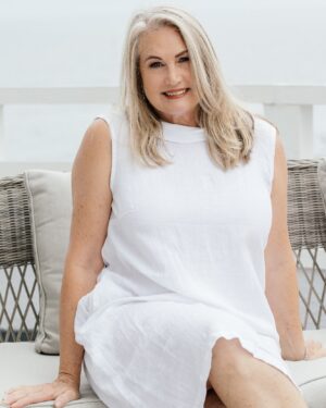Anneline Kriel Instagram - #missworld1974_annelinekriel #finessvoelgoedtydskrif #suletfouriephotography #reneedewitmakeupartist