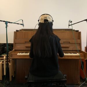 Anni Hung Instagram - :
🎧
夏季時間八點日落🫶🏼
1～5錄作業
6在日本超市買了明太子，做了明太子冷扮素麵