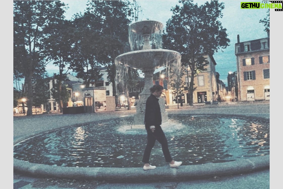 Annie Briggs - 197 Likes - (( C I R C U L A R ))
.
.
.
.
.
.
many good things come in the shape of a circle; bubbles, grapefruit, the moon, loonies, donuts, eyeballs, soccer balls, bottle-caps, cherry tomatoes, a clowns nose, crystal balls...
What else?