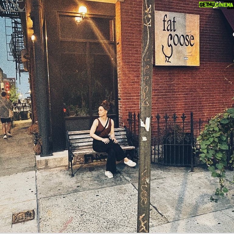 Annie Briggs - 271 Likes - ((t i s' the s e a s o n))
