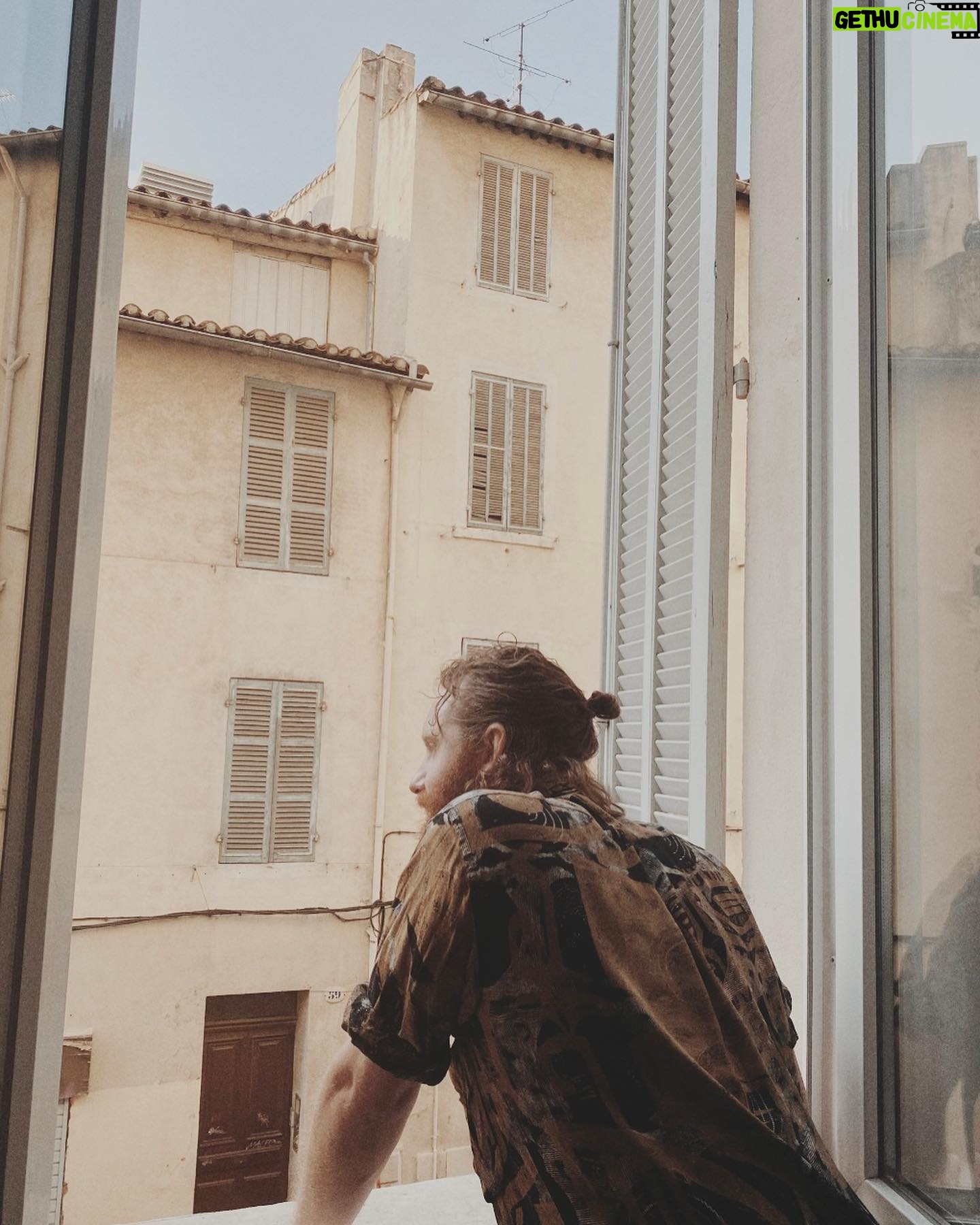 Annie Briggs - 213 Likes - ((au revoir))