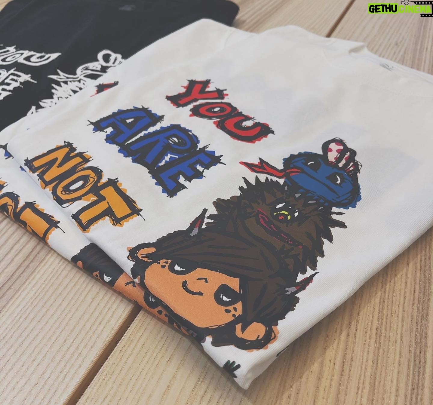Annie Liu - 174 Likes - 休閑服 👚👕 謝謝!😁
#ideeproductions #inkydot #hidy_dd