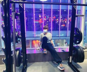 Annie Liu Instagram - 就這樣又要過一年了.
但我還沒做好心裡準備.