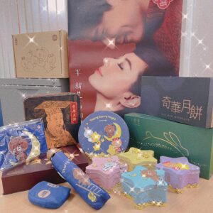 Annie Liu Instagram - Line粉迷千萬別錯過奇華今年推出印有可愛的Brown & Friends朋友仔的月餅禮盒裝，中秋佳節記得帶埋佢哋一齊去賞月啦🌝⭐️🥮
#奇華餅家 #奇華月餅 #linefriendshongkong