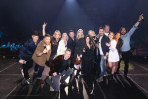 Annie Villeneuve Instagram - Qui sera là pour partager une soirée inoubliable avec nous au @centrevideotron avec le spectacle « Et c’est pas fini »? 

Bien hâte de revivre ce moment magique que nous avons vécu au @centrebell vendredi dernier!

📸 Eric Myre