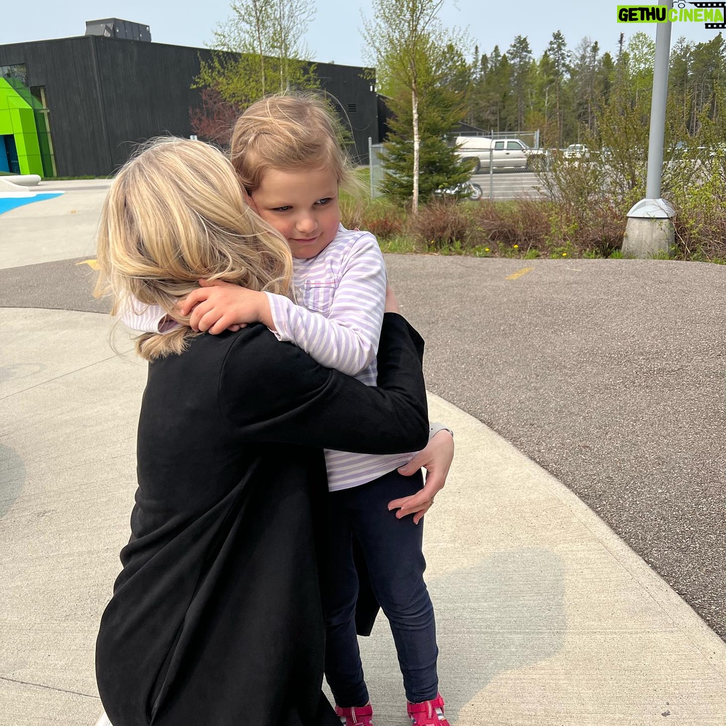 Annie Villeneuve - 857 Likes - Il y a quelques semaines, j'ai passƩ une magnifique journƩe de tournage entourƩe de merveilleux petits figurants pour la vidƩo promotionnelle du @parcmillelieux au Saguenay. L'avez-vous vu passer?