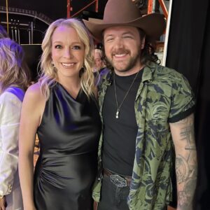 Annie Villeneuve Instagram - Vivre une superbe soirée en l’honneur d’une grande oeuvre ça donne de belles rencontres!

@endirectdelunivers @starmania @francebeaudoin1 @matt_lang_music @william_cloutier @jonastomalty @laurencejalbert @virginiecumminscomplet 

Crédit photo 2: @ericmyrephoto
Maquillage: @sabrinecadieux 
Coiffure: @feliccio.hair