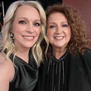 Annie Villeneuve Instagram - Vivre une superbe soirée en l’honneur d’une grande oeuvre ça donne de belles rencontres!

@endirectdelunivers @starmania @francebeaudoin1 @matt_lang_music @william_cloutier @jonastomalty @laurencejalbert @virginiecumminscomplet 

Crédit photo 2: @ericmyrephoto
Maquillage: @sabrinecadieux 
Coiffure: @feliccio.hair