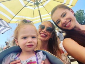 Annika Pampel Instagram - We met #thequeen and Aurelia is #royal now! #favoriteaunt :) … I’m not full of myself at all.
