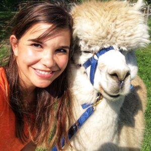 Annika Preil Instagram - Werbung: Familien aufgepasst! Ab sofort könnt ihr eine Alpaka - Wanderung mit mir ersteigern! Auf @unitedcharity findet ihr alle Infos. Der Erlös geht zu 100% an die @zeltschule 
Also auf auf, Gutes tun und tolle Tiere treffen 😍
Und ich freue mich, mindestens einen kleinen Zuschauer kennenzulernen 😊

#alpaka #alpakawanderung #zeltschule #unitedcharity #gutestun #annaunddiewildentiere
