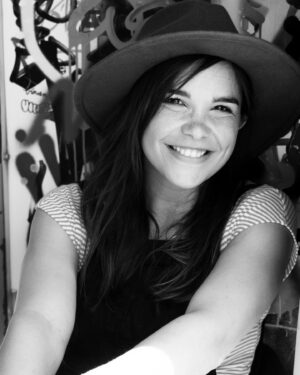 Annika Preil Instagram - Schönes Wochenende 😊

Was gefällt euch besser? S/W oder in Farbe?:)

📸 by @alvarengaproductions 

#happyweekend #goodlife #blackandwhite #happyme #anzeigewegenmarkierung