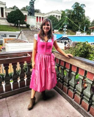 Annika Preil Instagram - Barbie- Wiesn 💁‍♀️
Anzeige| Vielen lieben Dank @hell.karrer - ihr habt euch so viel Mühe gegeben! Alles sah ganz toll aus 🥰
Ich hatte eine super Zeit und hab so viele großartige Leute kennengelernt!

Und vielen lieben Dank auch @kinga_mathe_official für das tolle Dirndl! Ich liebe es😍

#barbiewiesn #pinkwiesn #wiesn #oktoberfest #kingamathe #mattel #barbie #idasimpressions