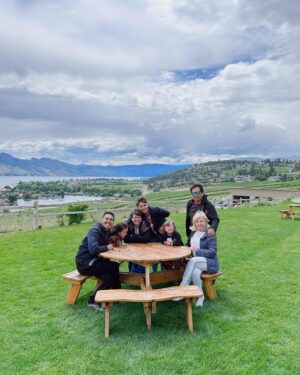 Annisa Pagih Instagram - Beautiful Kelowna with the fam! 🫶🏻