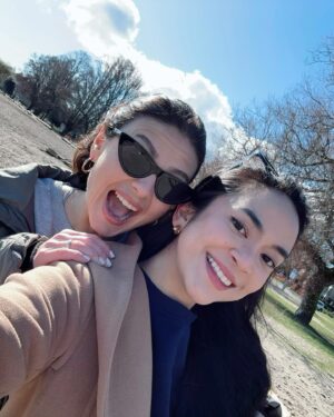 Annisa Pagih Instagram - Beach. sun. best friend. London fog. GRATEFUL. It’s been quite the journey: Here’s to embracing the next chapter and cherishing the beautiful souls we’ve met along the way. ☀️🌊💖 #bye35 #hello36 🎂