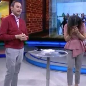 Annisa Pagih Instagram - Bener bener kena prank! Gak nyangka hari terakhir sebelum break panjang dari layar CNN akan semanis ini, dikelilingi orang-orang tersayang yang awalnya rekan kerja, jadi temen dan berakhir sebagai keluarga. Semalem sebelumnya udah gak bisa tidur, karena gundah akan meninggalkan semua untuk memulai hidup baru di Canada. Tapi sekarang senyum-senyum sendiri (ya sambil nangis sih) dan gak berhenti bersyukur meskipun juga bertanya-tanya, what did I do to deserve them?  For each one of you, Good Morning Squad dan penonton setia CNN, thank you for letting me be a little part of your life, thank you for the support throughout these years and all the memories we’ve shared. I love you immensely and am forever grateful. Until we meet again ❤️