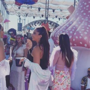 Anouchka Henchoz Instagram - 🕊️☮️ @lebaldesfous ✌🏽🌈Merci les festivals de me faire aimer l’été 🥵
#woodstock #festival #fest #vacation #cotedazur #southoffrance #peaceandlove