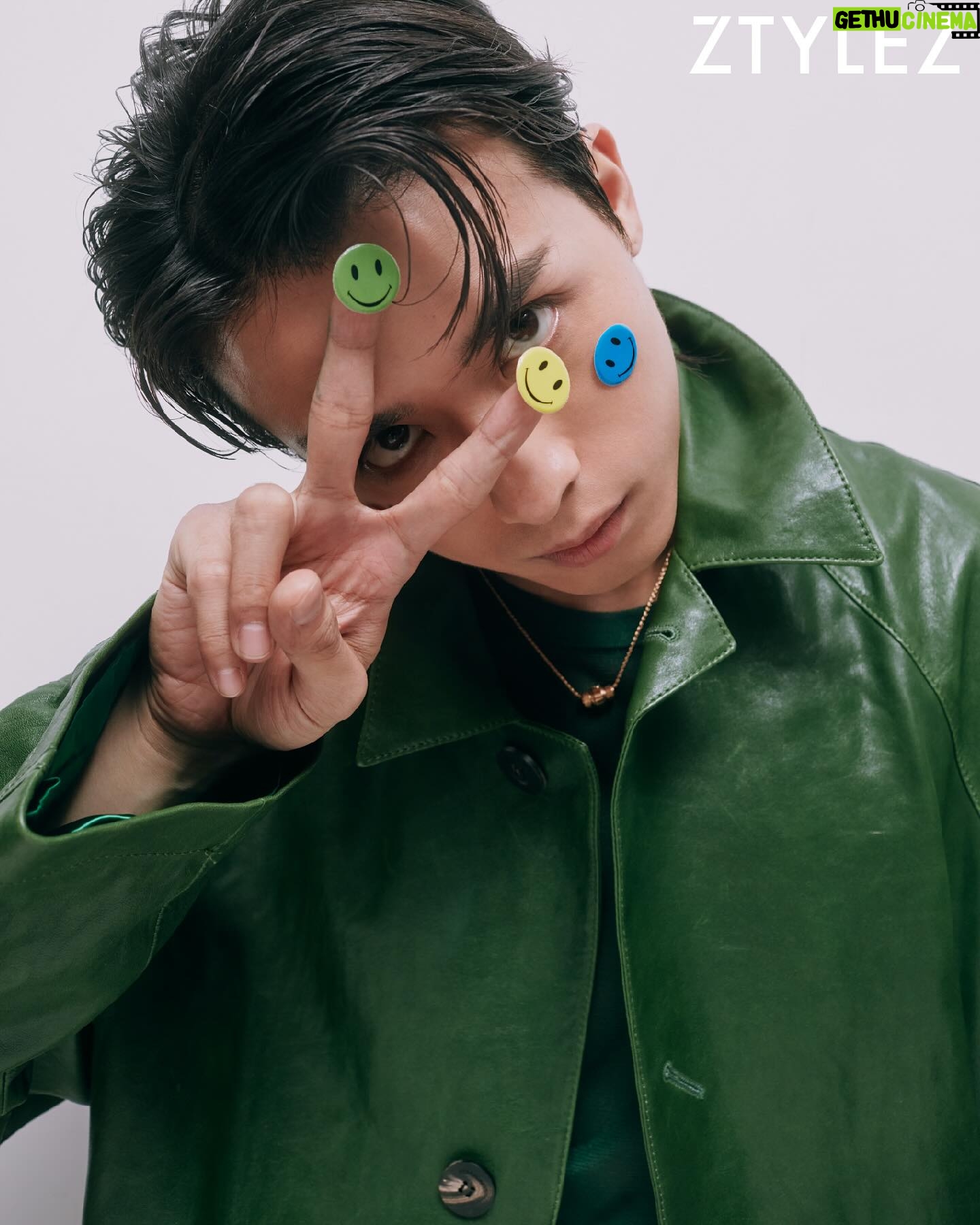 Anson Kong - 33.8K Likes - -
The Game Of Life🃏
Exceutive Producer: @angusmok
Photographer: @simon_c
Art Direction : @simon_c & @mimikong
Styling: @mimikong assisted by Candice Yu
Videographer: Kason Tam & Zenus Ng
Video Edit: Kason Tam & Alvin Kong
Interview & Text: Jay Chow
Makeup : Giann Cheung @ Annie G. Chan Makeup Centre
Hair: Lorraine Lam @ Hair Culture
Jewelry : @piaget
Shoes: @louboutinworld
Wardrobe : @Givenchy @ferragamo @Versace @_demo_official @celine
@ztylezhk
#Ztylezhk
#Thank you for having me❤️