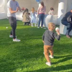 Ant Anstead Instagram - What Christmas……?? Fun Frozen themed birthday party for Lenny (cutest bloomin little lady!!) and of course boys will be boys! 😂 Thank you the Buttons! ❤️🥰 x